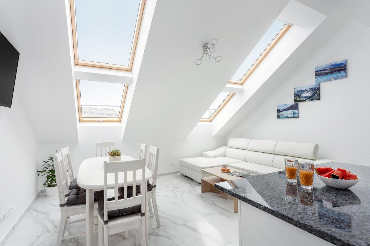 Luxurious Kaunas Basilica Apartment In Old Town By Urban Rent Exterior foto