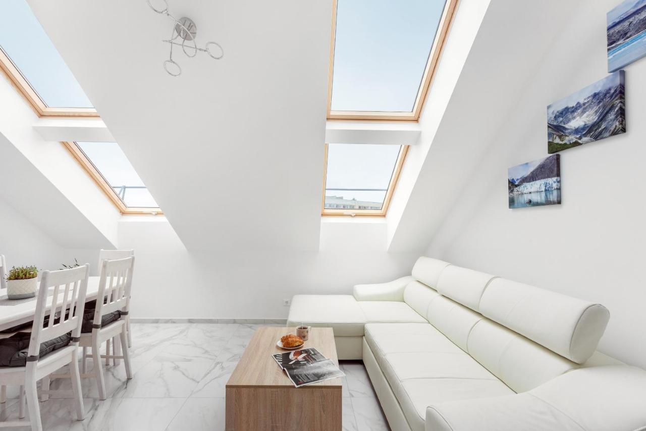 Luxurious Kaunas Basilica Apartment In Old Town By Urban Rent Exterior foto