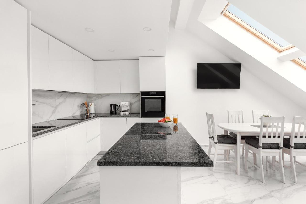 Luxurious Kaunas Basilica Apartment In Old Town By Urban Rent Exterior foto